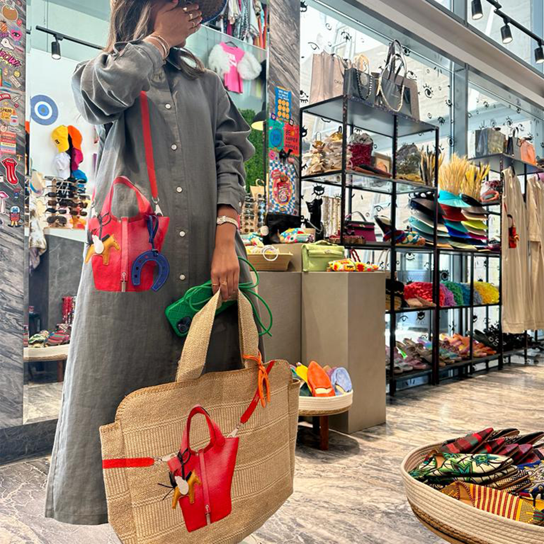 Elegant red tot shopping bag